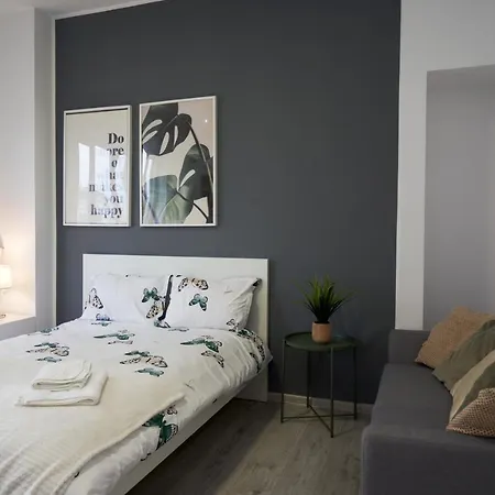 Апартаменты Modern In The Heart Of