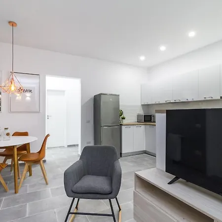 Апартаменти Modern In The Heart Of Бухарест