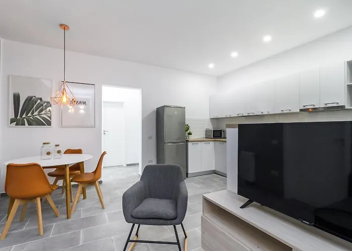 Апартаменти Modern In The Heart Of Бухарест